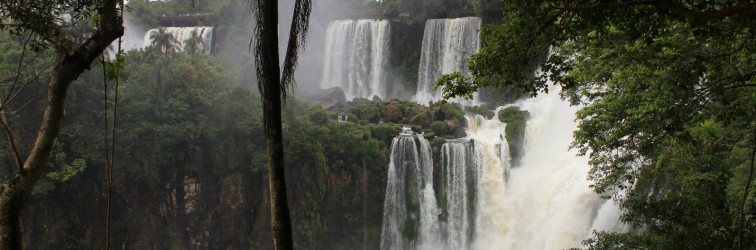 Chutes d’Iguazu, les uns contre les autres
