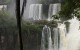 Chutes d’Iguazu, les uns contre les autres